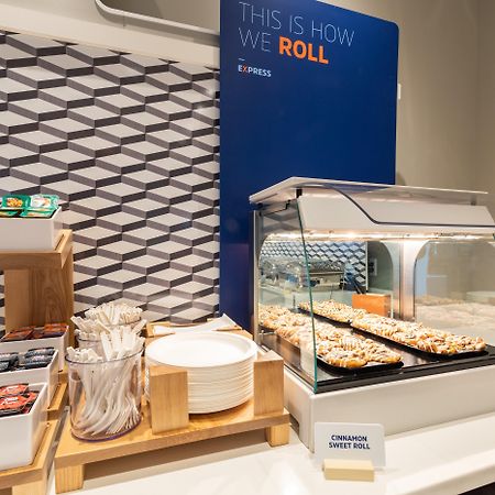 Holiday Inn Express & Suites Detroit - Farmington Hills By Ihg Northville Ngoại thất bức ảnh