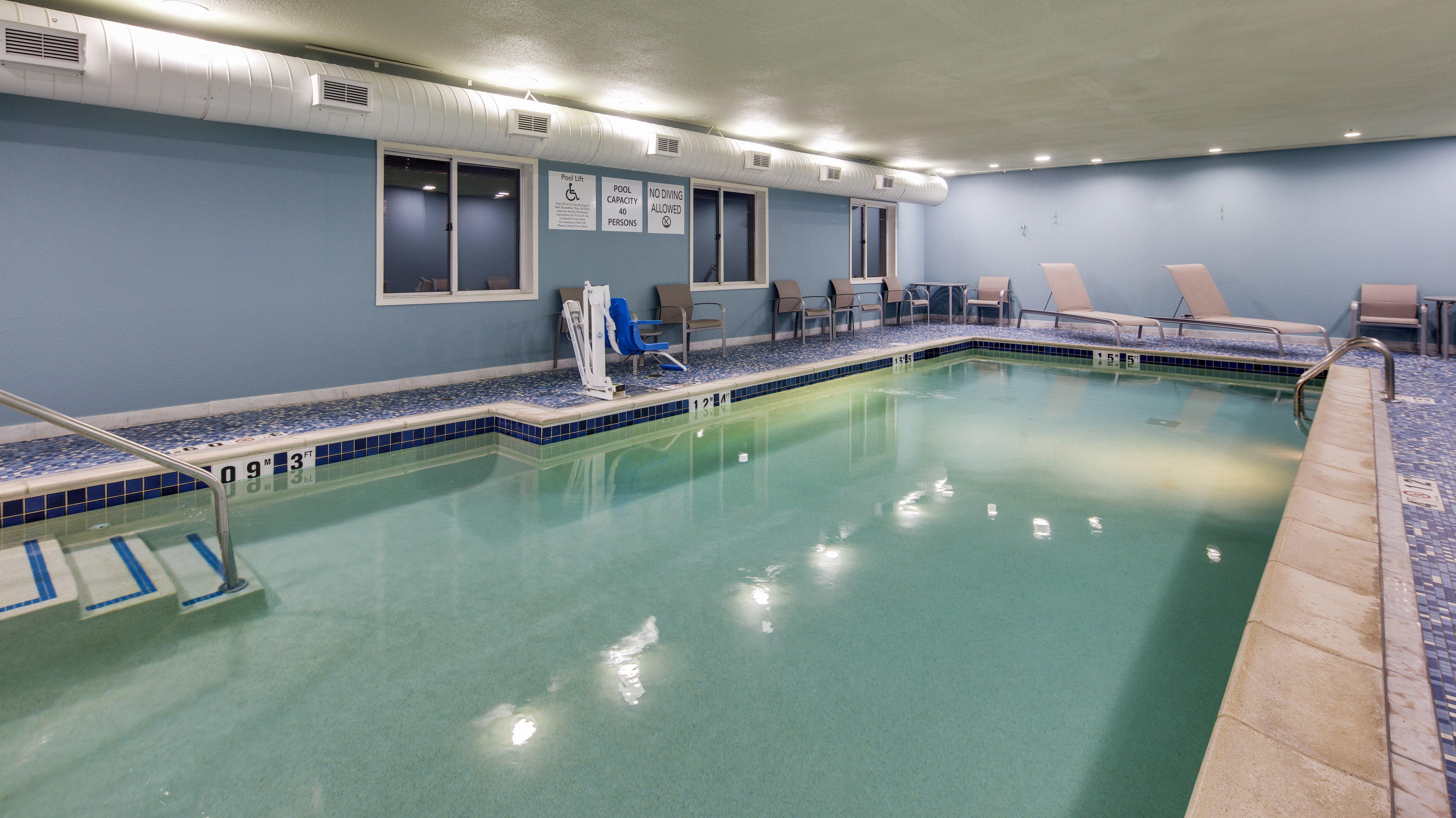 Holiday Inn Express & Suites Detroit - Farmington Hills By Ihg Northville Ngoại thất bức ảnh