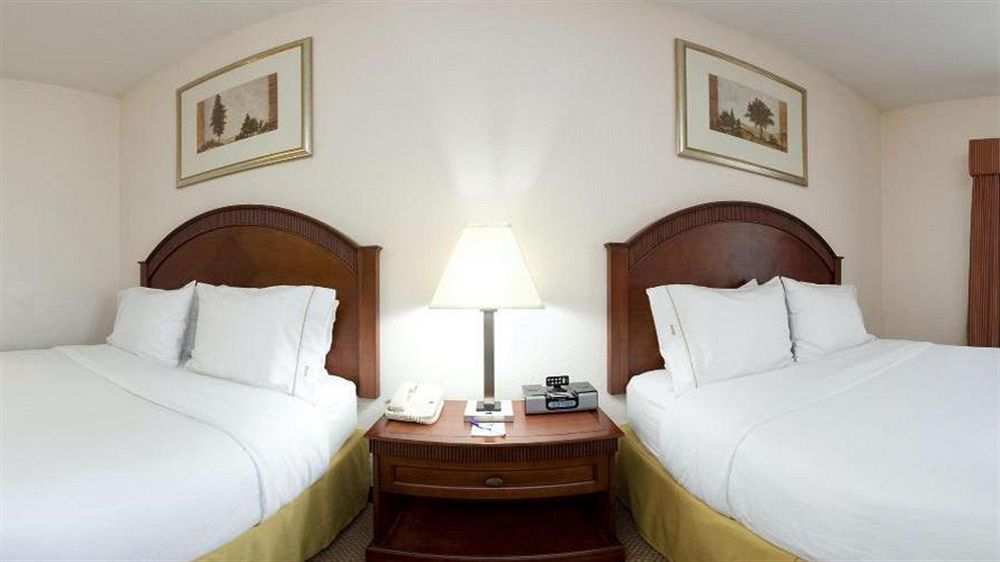 Holiday Inn Express & Suites Detroit - Farmington Hills By Ihg Northville Ngoại thất bức ảnh