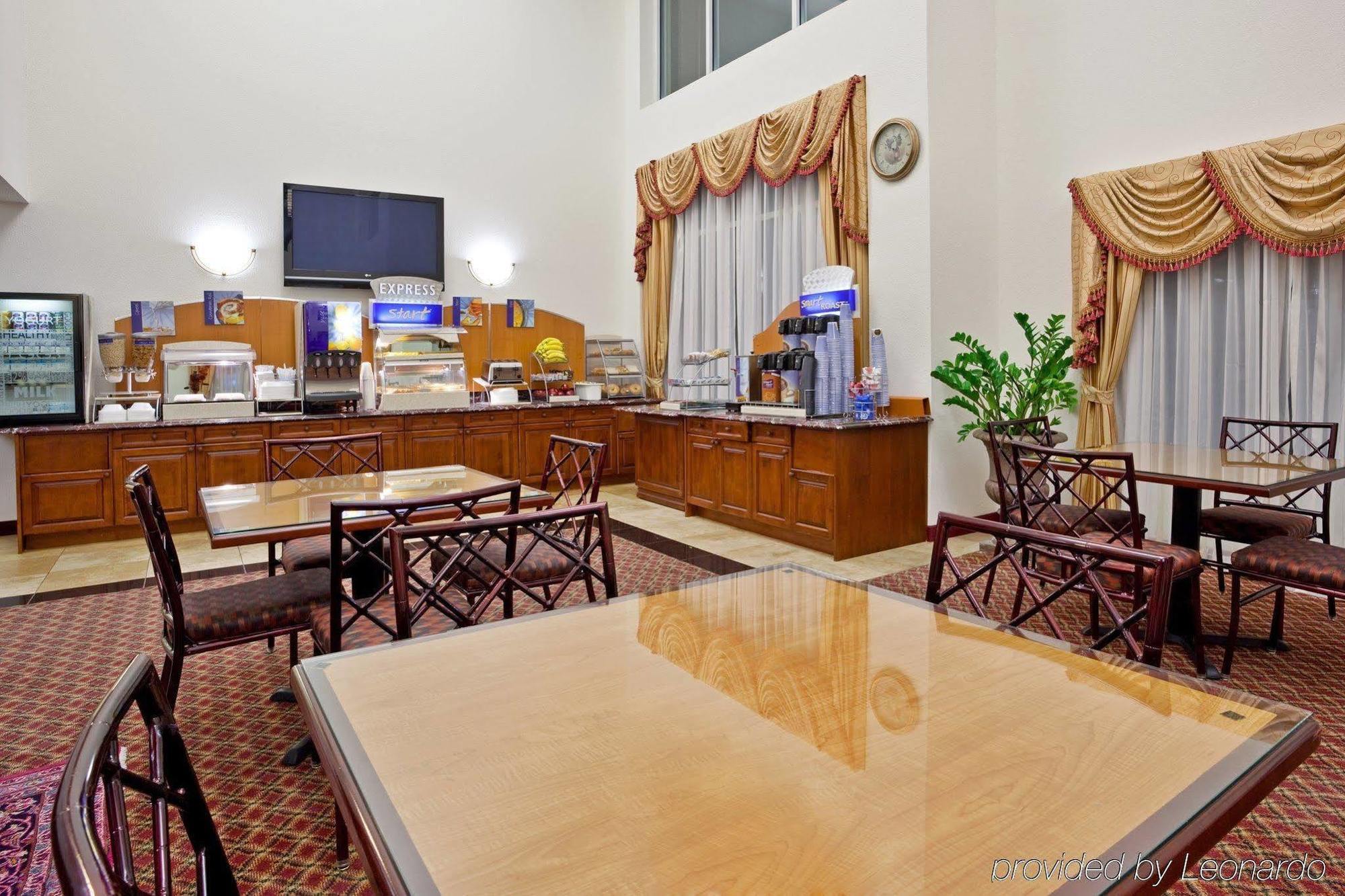 Holiday Inn Express & Suites Detroit - Farmington Hills By Ihg Northville Ngoại thất bức ảnh