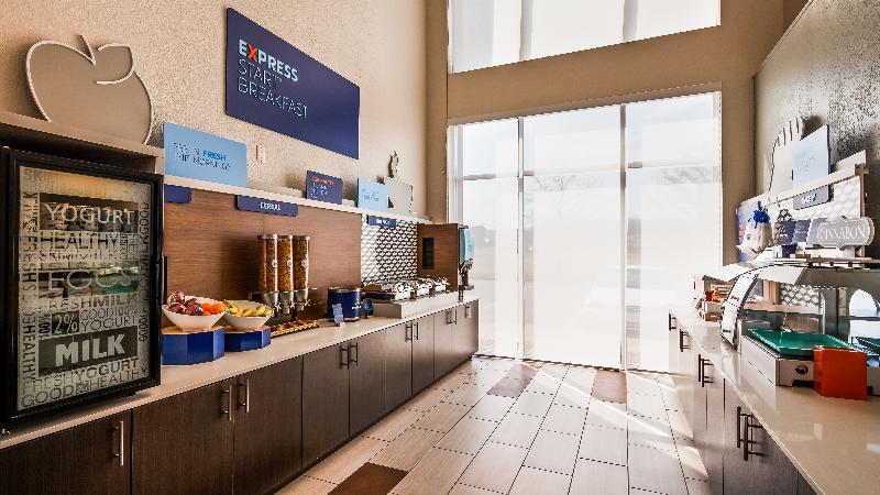 Holiday Inn Express & Suites Detroit - Farmington Hills By Ihg Northville Ngoại thất bức ảnh